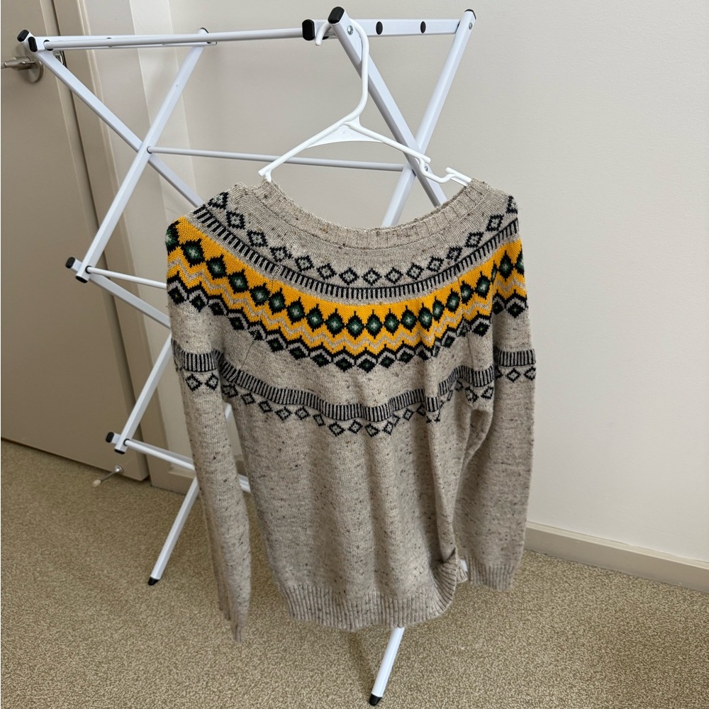 Cozy Knit Sweater with Geometric Pattern